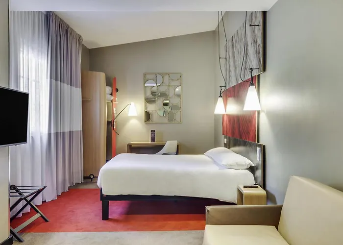 Ibis Germain En Laye Centre מלון